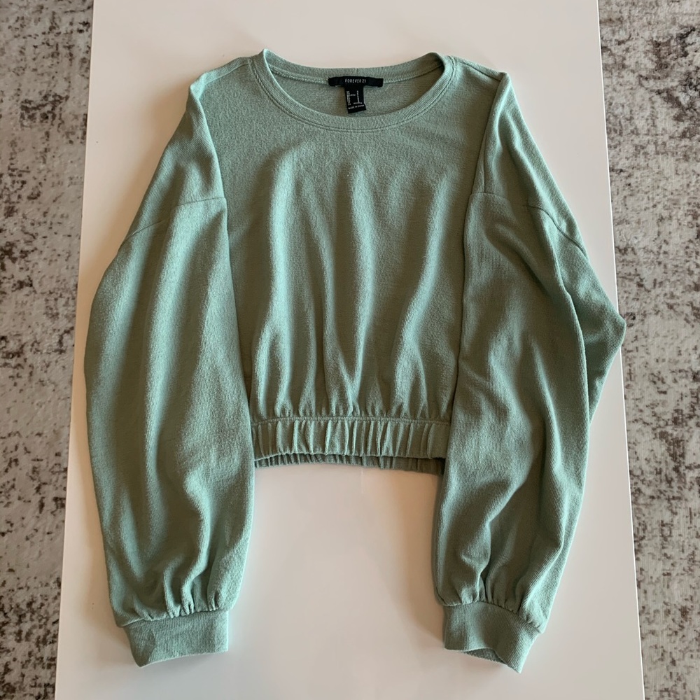 Green cropped crew neck